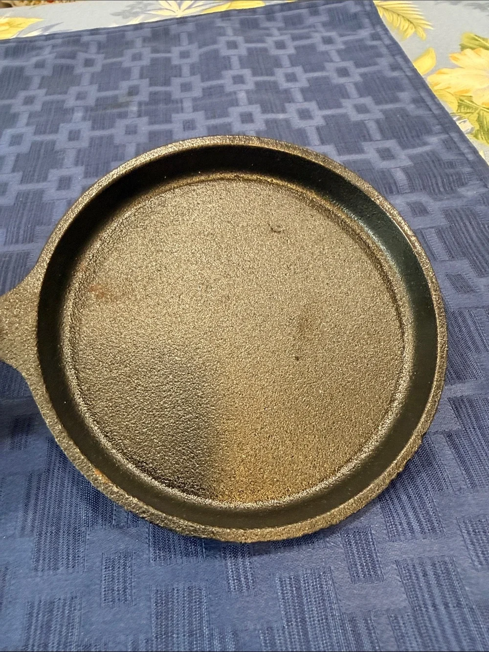 Cast Iron Skillet Pan in Black - Durable Home Kitchen Frying Pan